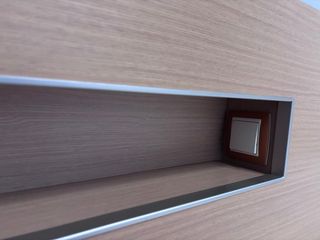 Testiera e comodini in legno e metallo