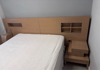 Testiera e comodini in legno e metallo