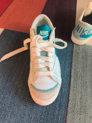 Zapatillas Nike Blancas y Turquesa