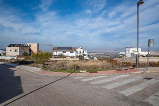 Terreno en venta en Zubia (La)