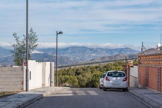 Terreno en venta en Zubia (La)