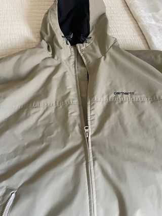 Abrigo Carhartt Beige chico en muy buen estado.