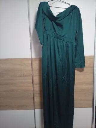 Vestido de fiesta verde satinado