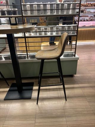 Mesa alta tipo bar / taburete
