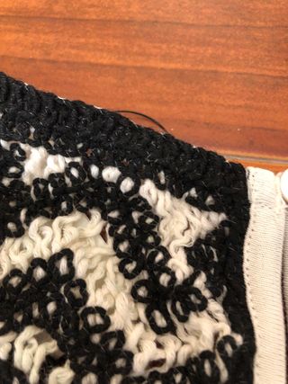 Camiseta Sfera Talla L Negra y Crudo