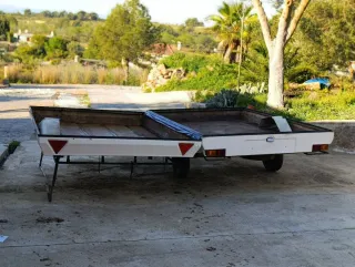 Remolque ligero blanco