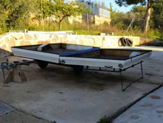 Remolque ligero blanco