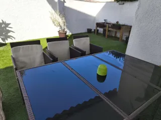 Conjunto mesa y 10 sillas ratán marrón