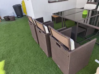 Conjunto mesa y 10 sillas ratán marrón