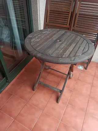 Mesa de jardín o exterior de madera y dos sillas