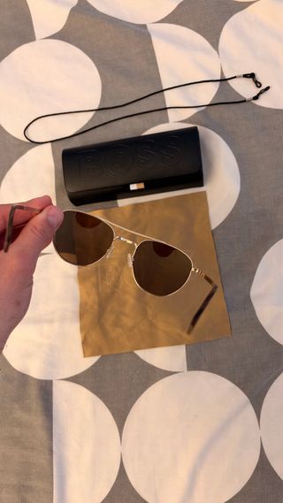 Gafas de sol aviador BOSS doradas y marrones