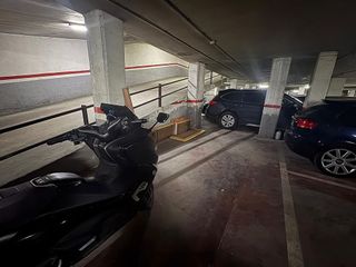 Garaje en venta en Sant Josep en Hospitalet de Llobregat, L´