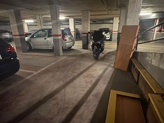 Garaje en venta en Sant Josep en Hospitalet de Llobregat, L´