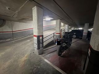 Garaje en venta en Sant Josep en Hospitalet de Llobregat, L´