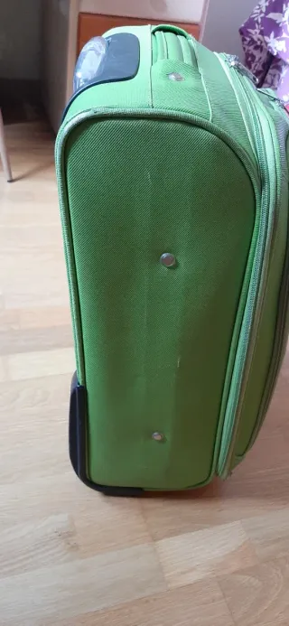 Maleta mediana en material flexible dos ruedas