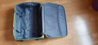 Maleta mediana en material flexible dos ruedas