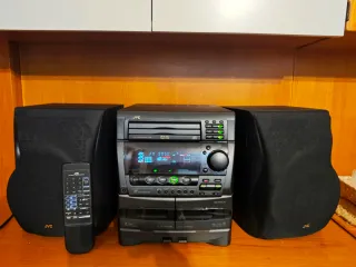 Equipo de música JVC con CD y Mando