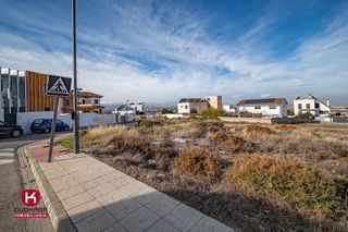 Terreno en venta en Zubia (La)