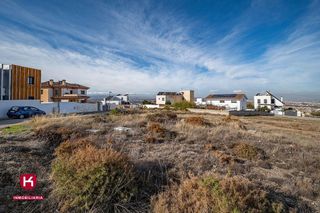 Terreno en venta en Zubia (La)