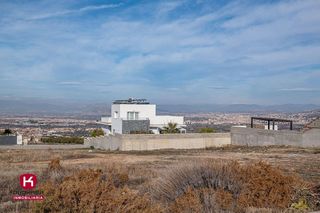 Terreno en venta en Zubia (La)