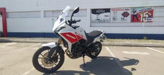 Moto Adventure Blanca y Roja