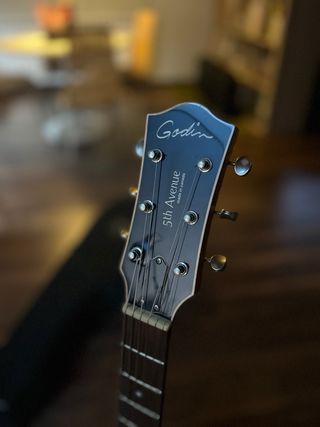 Guitarra Godin 5th Avenue Kingpin II