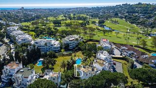 Ático en venta en Nueva Andalucía centro en Marbella