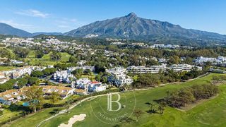 Ático en venta en Nueva Andalucía centro en Marbella