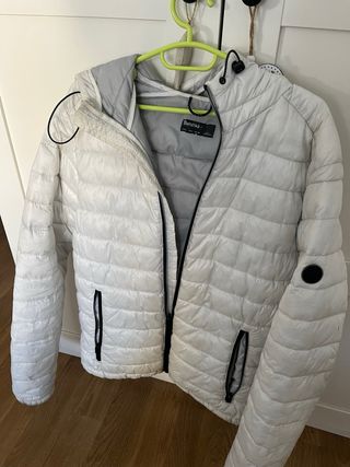 Anorak acolchado con capucha Bershka