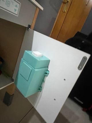 Cocinita de madera con accesorios