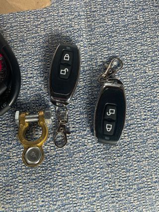 Cortacorrientes 12V 220A coche