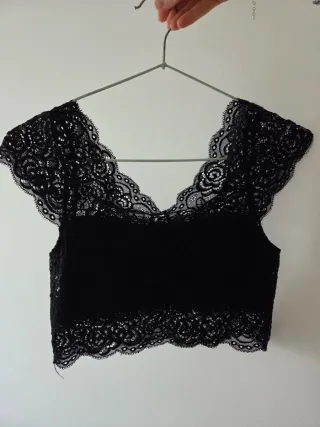 Top encaje negro