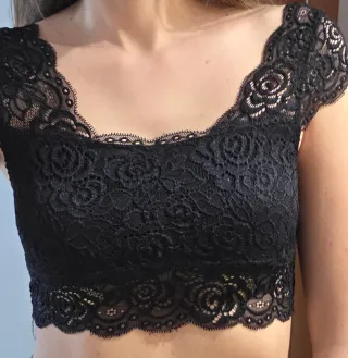 Top encaje negro