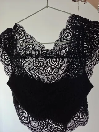 Top encaje negro