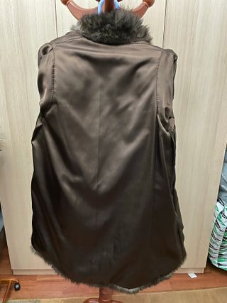 Abrigo de piel marrón