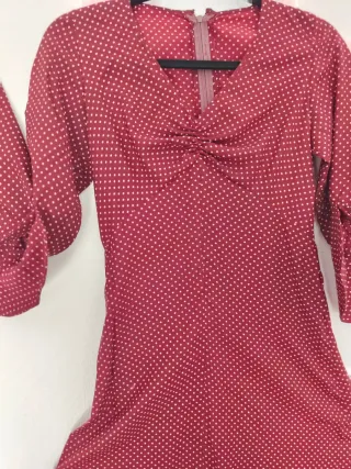 Vestido de fiesta granate con lunares