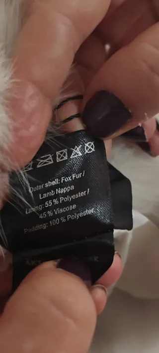 Abrigo de Zorro con Capucha