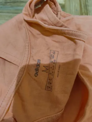 Camiseta deportiva Adidas coral