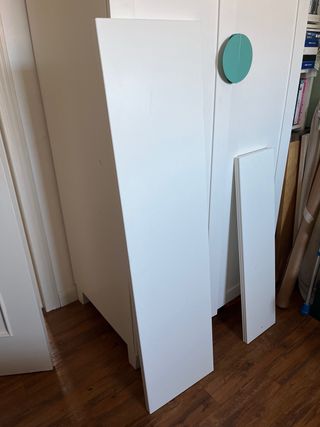 Scaffale in legno bianco