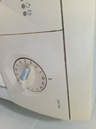 Secadora Zanussi Electronic Sensor ZTB240