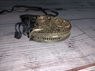 Antiguo Bolsito de Filigrana Metálico