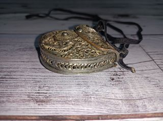Antiguo Bolsito de Filigrana Metálico