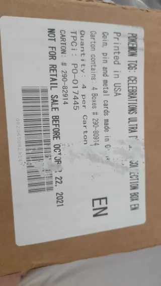 Caja Ultra Premium Celebrations Pokémon 25 Anivers