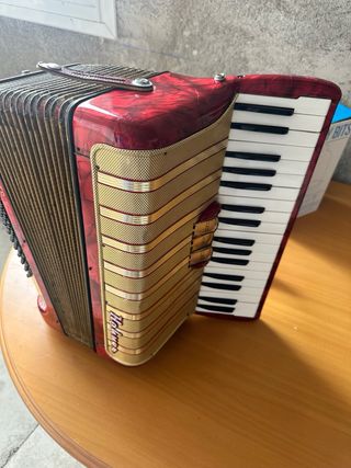 Acordeón Hohner Concerto II 72 bajos