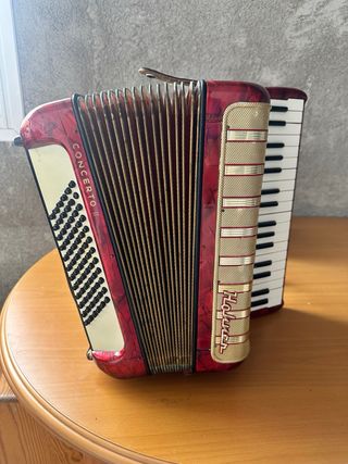 Acordeón Hohner Concerto II 72 bajos