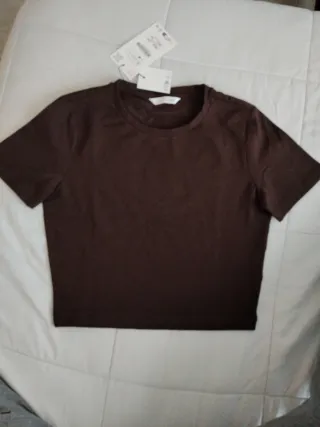 Camiseta marrón nueva