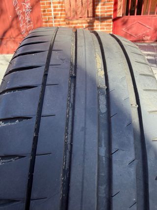 Neumático Michelin 225/40 ZR 18