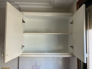 Armario vintage blanco y rosa