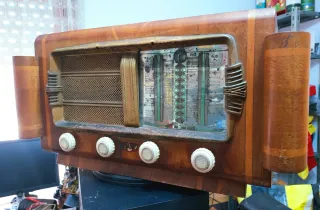 RADIO ANTIGUA "ONDIOLA PARIS".