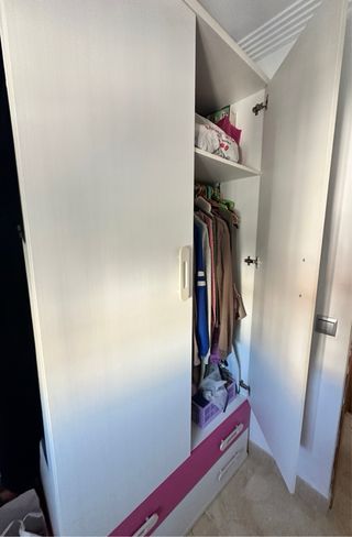 Dormitorio juvenil blanco y rosa